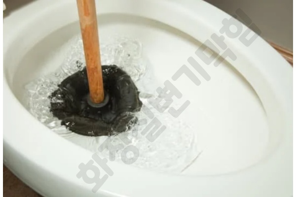 화장실변기막힘 해결방법 7가지 긴급공개