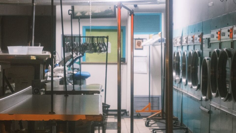 세탁기 배수 호스에서 냄새가 올라오는데 물 역류는 없을 때, 역지밸브 고장 신호와 확인 순서
